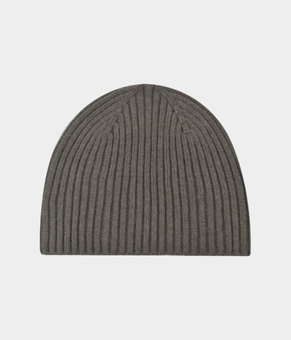RIB KNIT BEANIE.